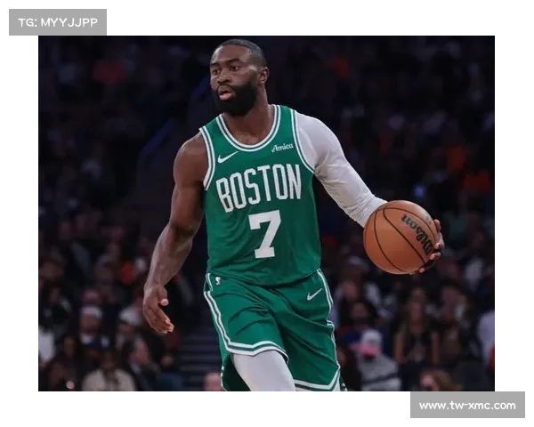 布朗凭借出色篮球技巧贡献23分11篮板展现全面实力引领比赛